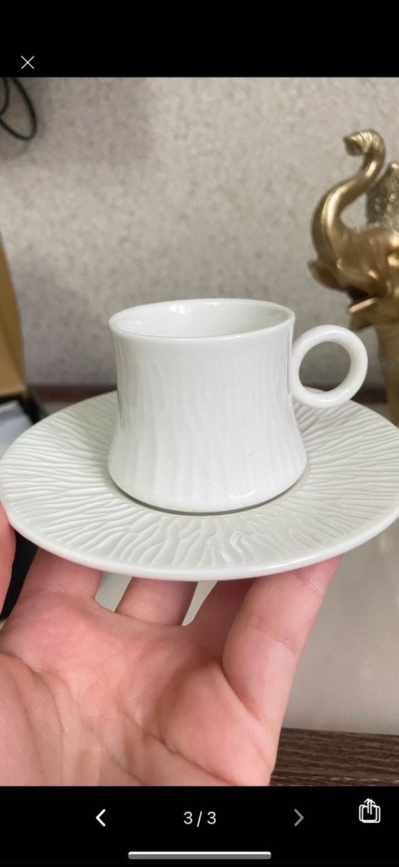 Beyaz Kabartmalı Seramik Fincan ve Tabak - Görsel 3