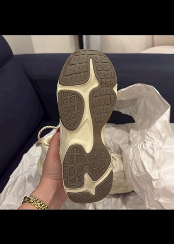 Beyaz Bağcıklı Spor Ayakkabı - Görsel 3