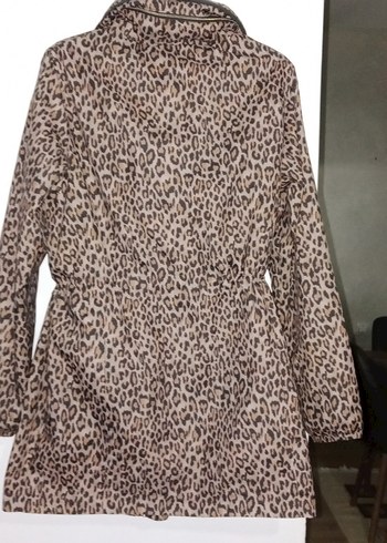 Leopar Desenli Fermuarlı Yağmurluk - Görsel 4