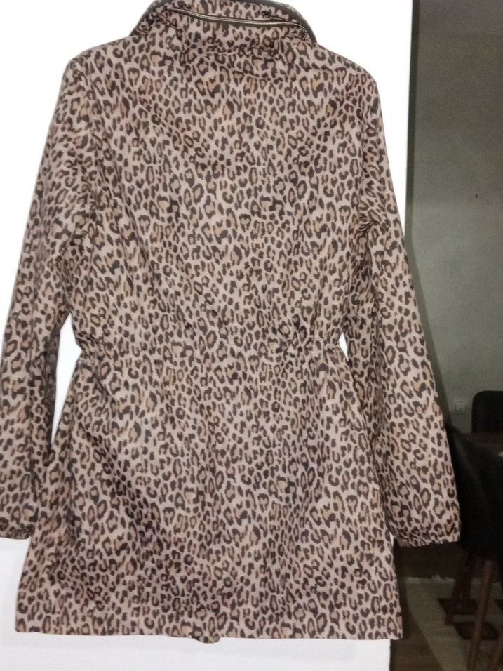 Leopar Desenli Fermuarlı Yağmurluk - Görsel 4