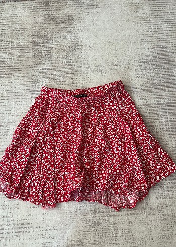 Kırmızı Çiçek Desenli Volanlı Mini şort Etek