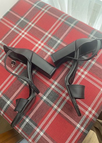 Tek bant Siyah Blok Topuklu Kadın Ayakkabı - Görsel 2