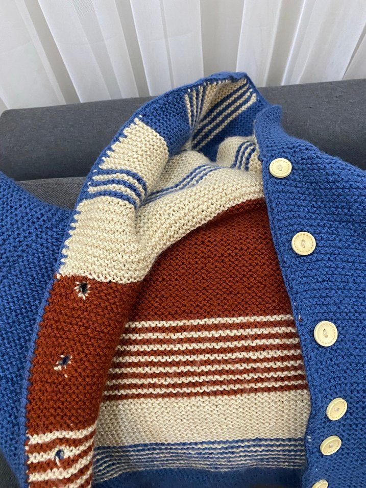 Erkek Çocuk Kapüşonlu Renkli Triko Hırka - Görsel 3