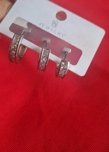 Beden Minimalist Gümüş Renk Zirkon Taşlı Halka Küpe