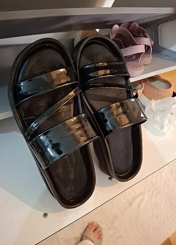 Zara Rugan terlik