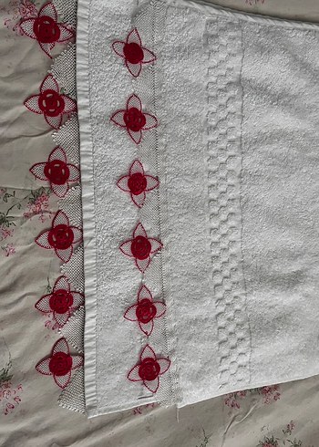 Nakışlı iğne oyalı Beyaz Havlu - Görsel 3