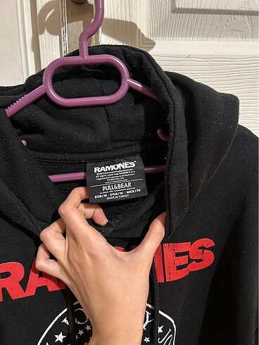 m Beden siyah Renk Pull&Bear Ramones Sweat