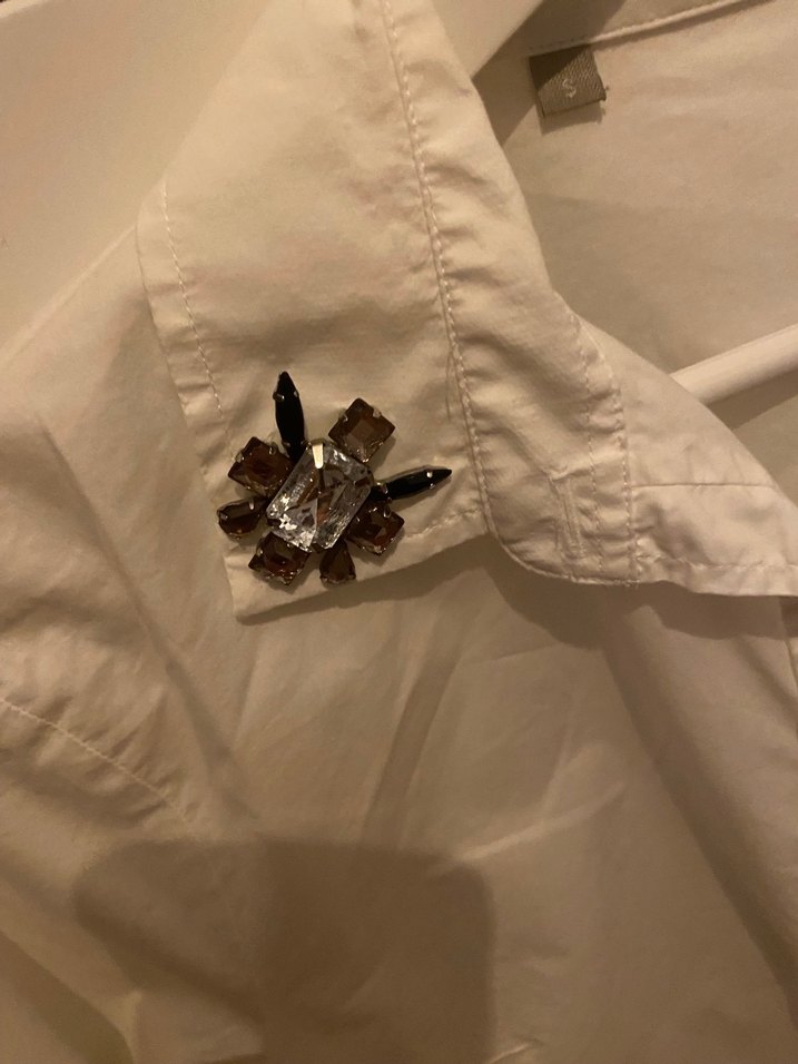 Düğmeli Beyaz V Yaka Kadın Gömlek - Görsel 3