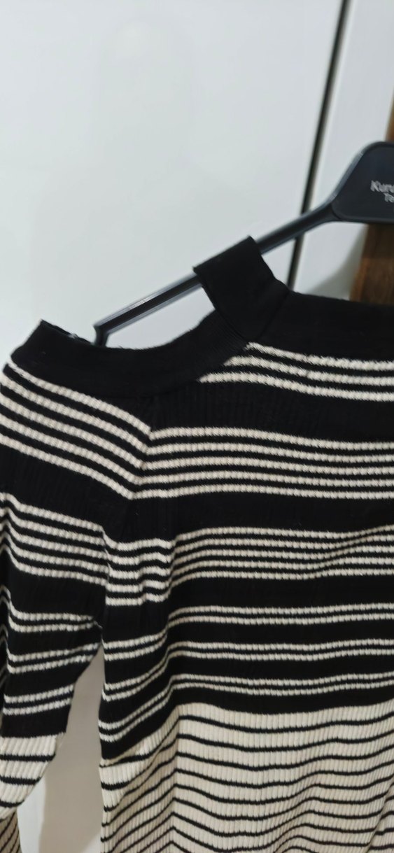Çizgili Siyah Kadın Triko Kazak - Görsel 3