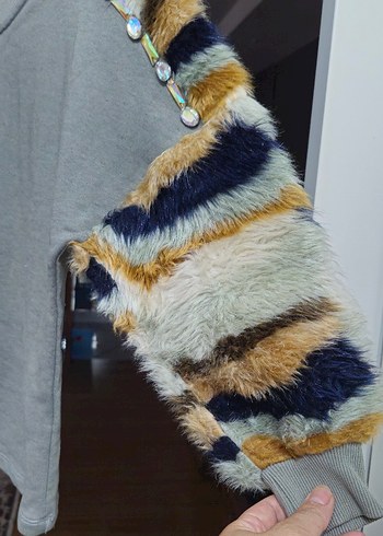 çok uçuk yeşil gri arasıKürklü Kadın Kısa Sweatshirt - Görsel 4