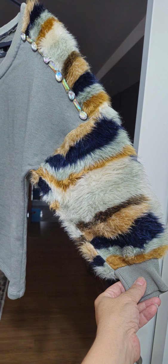 çok uçuk yeşil gri arasıKürklü Kadın Kısa Sweatshirt - Görsel 4