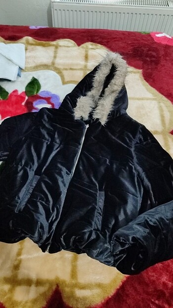 Yeni az giyildi