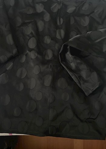 Düğmeli Siyah Puantiyeli Kadın Bluz - Görsel 4