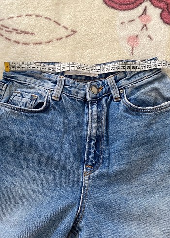 Nakışlı Mavi Düğmeli Kadın Kot Pantolon - Görsel 4