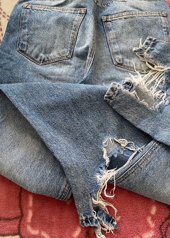 Nakışlı Mavi Düğmeli Kadın Kot Pantolon - Görsel 3