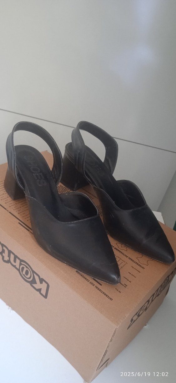 Siyah Parlak Tokalı Stiletto Kadın Ayakkabı - Görsel 3