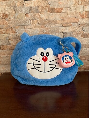 Diğer Doraemon Peluş Kol Çantası ve Silikon Cüzdan