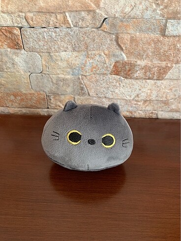 1 adet peluş kedi