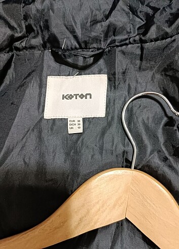 m Beden kırmızı Renk Koton marka mont