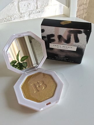 Fenty Beauty by Rihanna, trophy wife highlighter