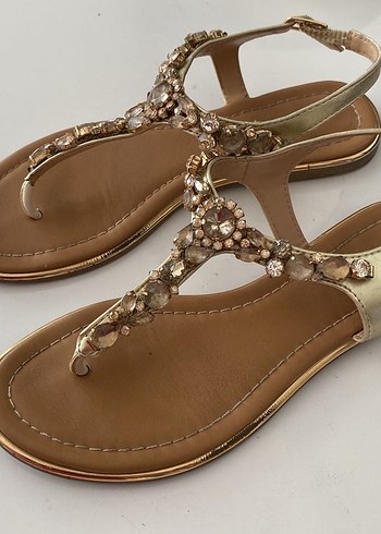 Decathlon Boncuk İşlemeli Altın Renkli Dolgu Topuklu Sandalet