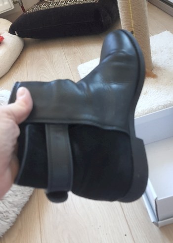 Siyah Deri Tokalı Kadın Bot - Görsel 4