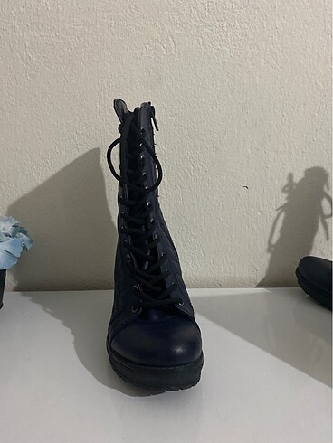 Diğer Bir kere giyilmiştir