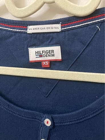 Tommy Hilfiger HILFIGER Xs yeni bedenleri var elimde