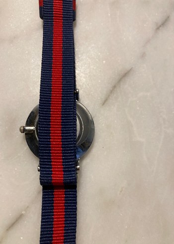 Daniel Wellington Renkli Kemerli Kadın Kol Saati camı kırık
