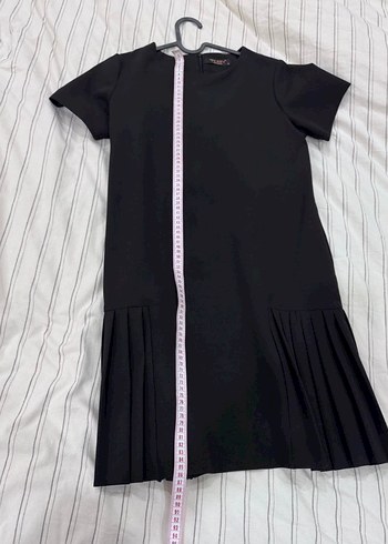 Kısa Kollu Siyah Pilili Elbise - Görsel 4