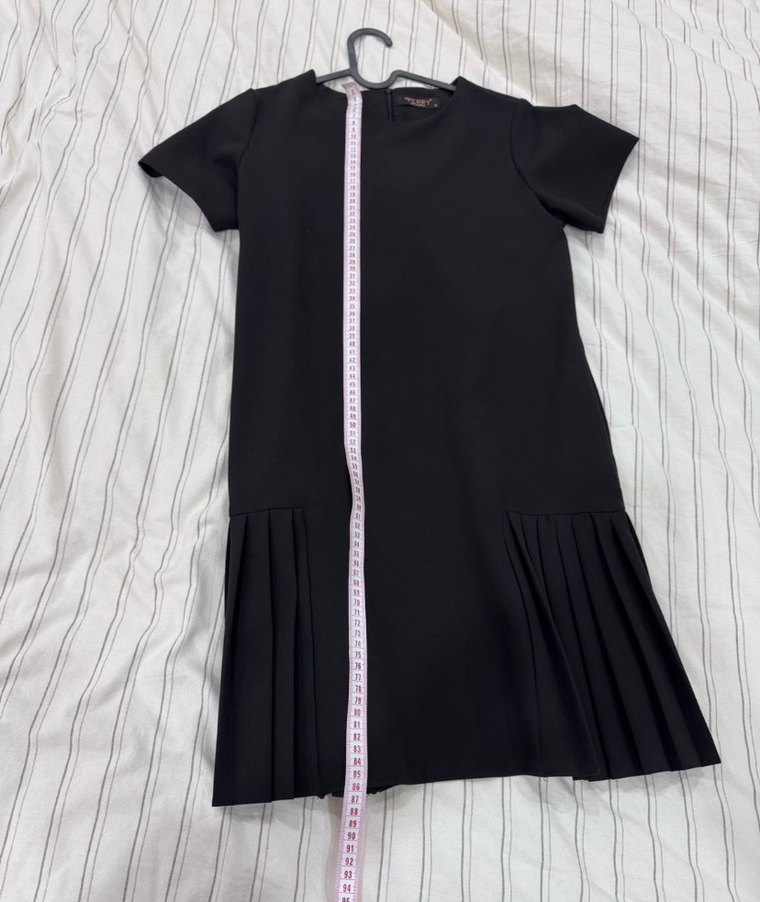 Kısa Kollu Siyah Pilili Elbise - Görsel 4