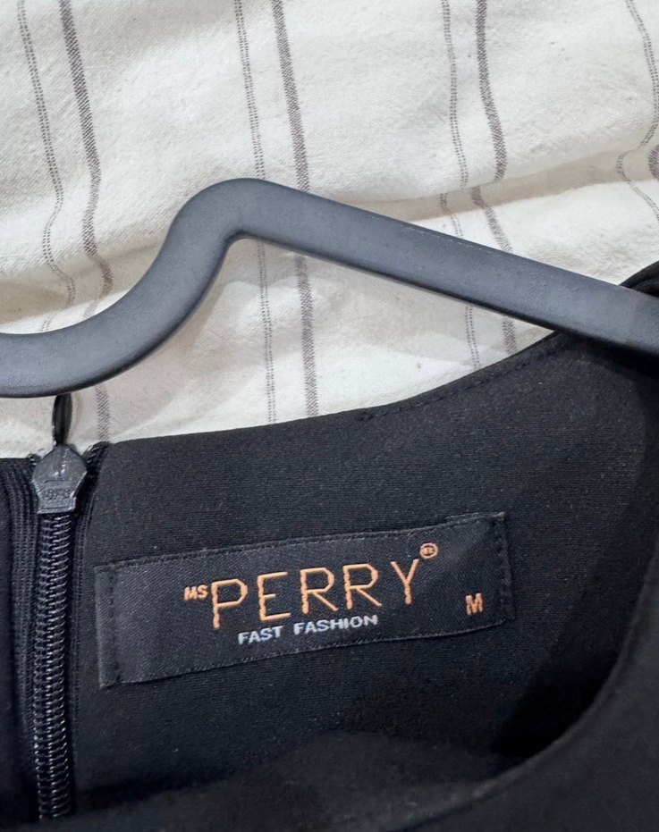 Kısa Kollu Siyah Pilili Elbise - Görsel 3