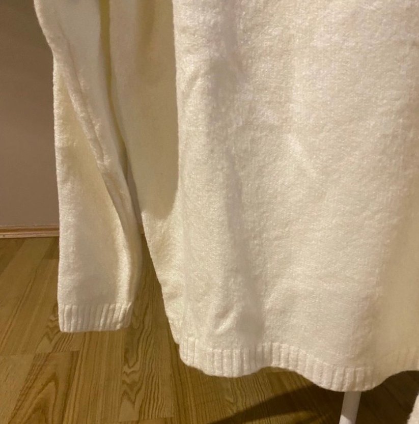 Beyaz V Yakalı Örgü Kadın Kazak - Görsel 3