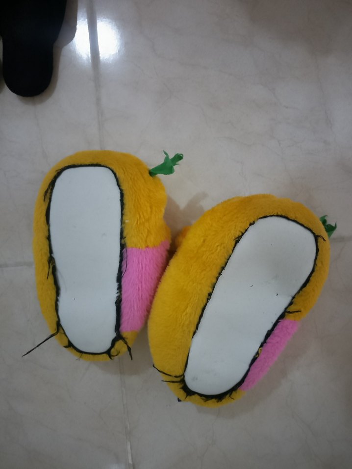Kız Çocuk Sarı Renkli Peluş Sıcak Terlik - Görsel 2
