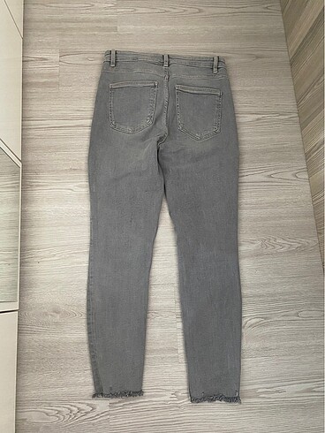 xl Beden gri Renk Zara pantolon bir kaç defa kullanıldı