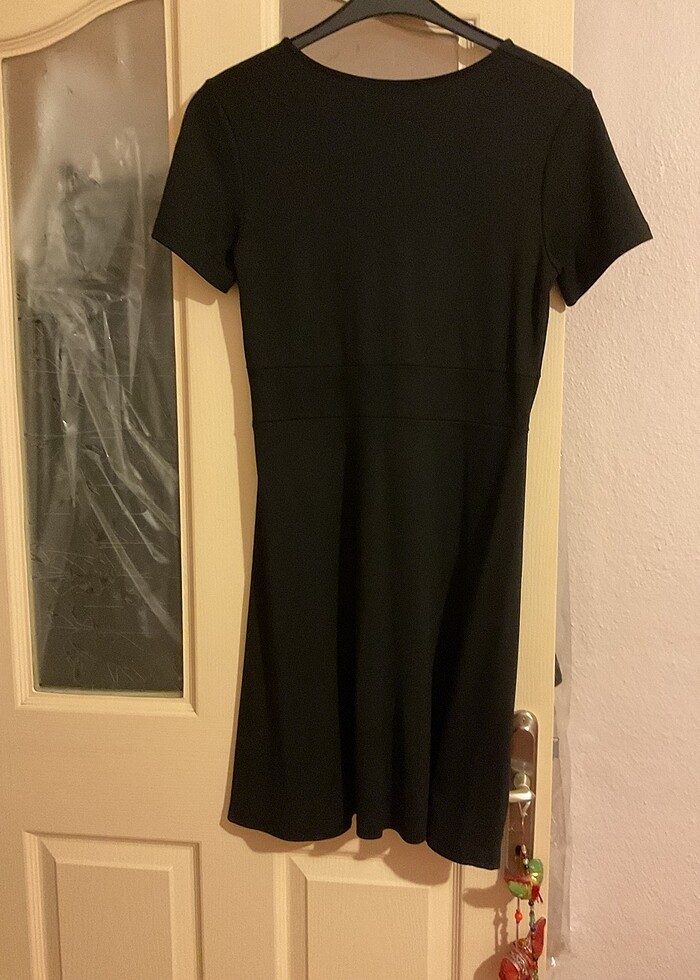 Siyah son derece sade hoş elbise - Görsel 3