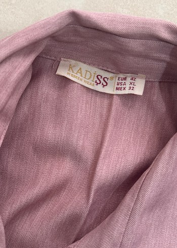 38 Beden Düğmeli Pembe ikili takım hiç kullanılmadı