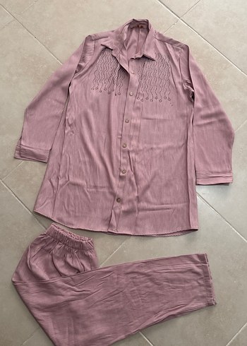 Düğmeli Pembe ikili takım hiç kullanılmadı