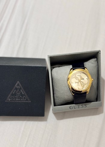  Beden Guess Klasik Siyah Altın Kadın Saati