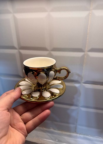 Beyaz ve Altın Detaylı Fincan Takımı - Görsel 3