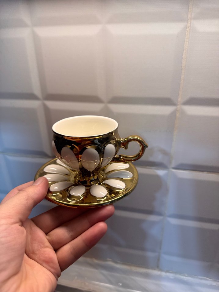 Beyaz ve Altın Detaylı Fincan Takımı - Görsel 3