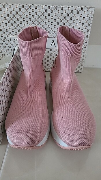 Kadin Snekars