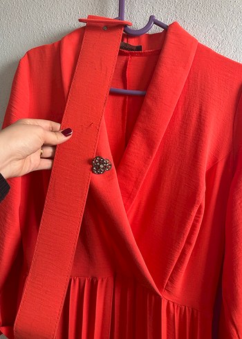 Kırmızı Pilili Uzun Kadın Elbise - Görsel 2