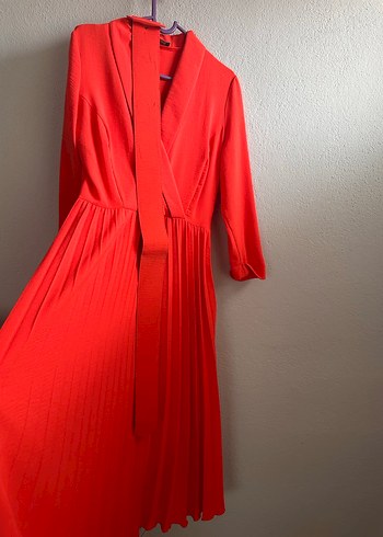 Kırmızı Pilili Uzun Kadın Elbise - Görsel 3