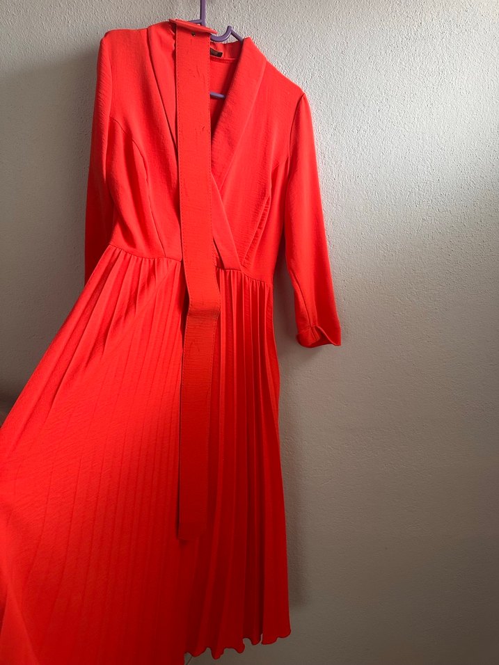 Kırmızı Pilili Uzun Kadın Elbise - Görsel 3