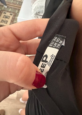 V Yaka Drapeli Siyah Midi Goth Elbise - Görsel 5