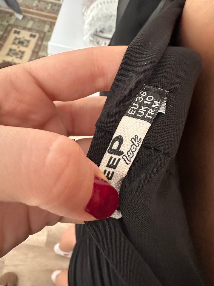 V Yaka Drapeli Siyah Midi Goth Elbise - Görsel 5