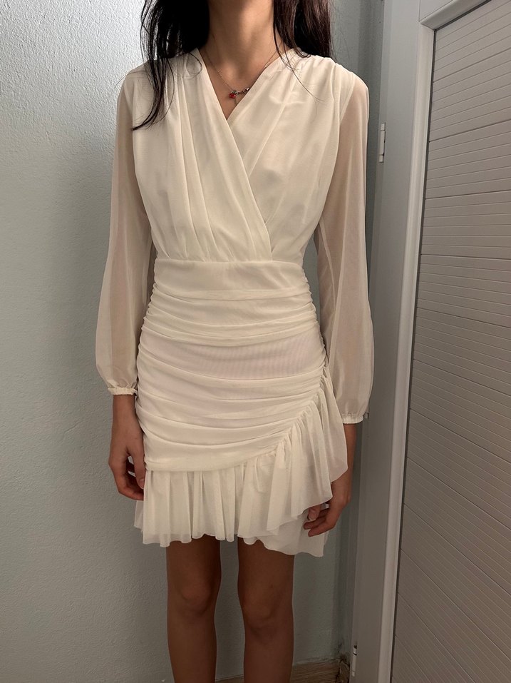 V Yaka Drapeli Beyaz Midi Elbise - Görsel 2