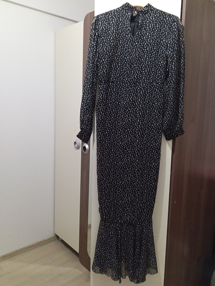 Siyah Puantiyeli Uzun Drapeli Elbise - Görsel 2