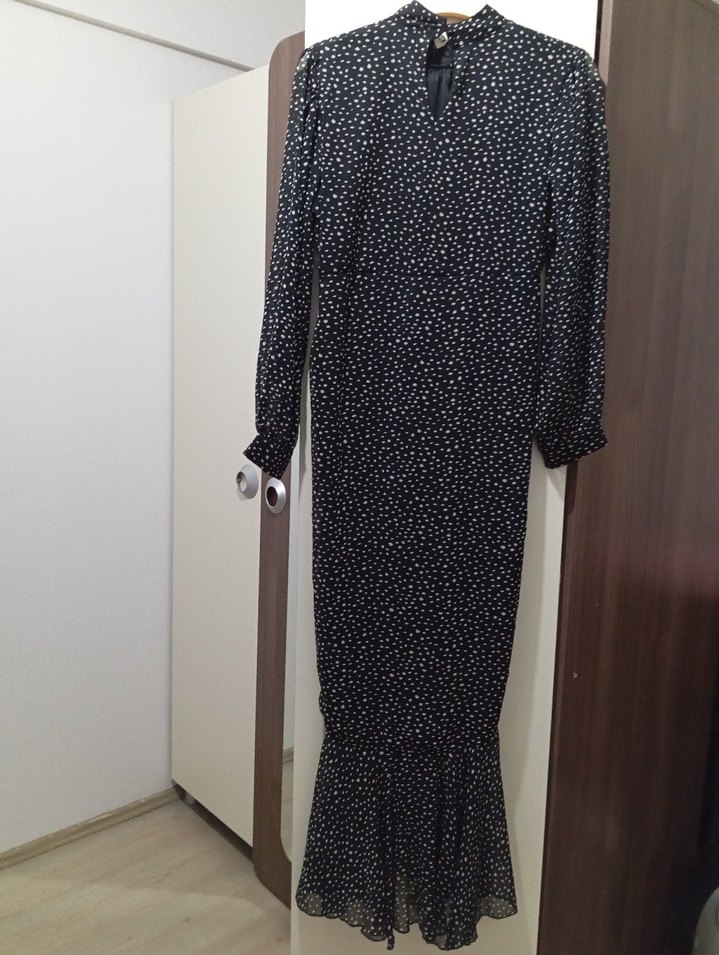 Siyah Puantiyeli Uzun Drapeli Elbise - Görsel 3